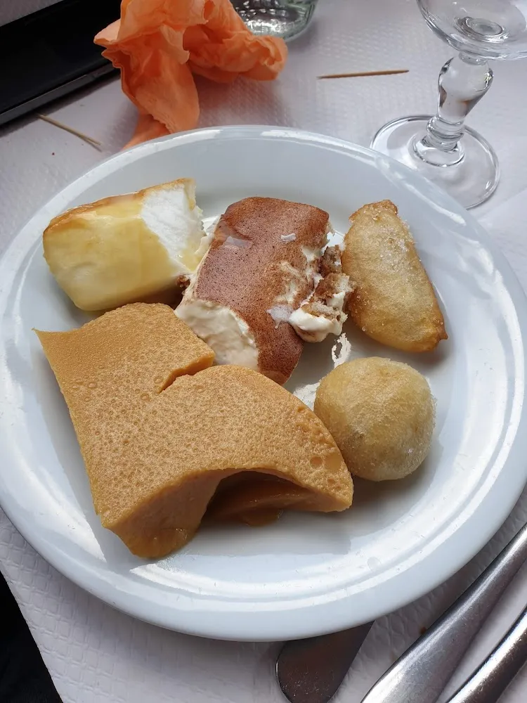 Ile Flottante Beignets de Pomme Et Banane Crème Caramel